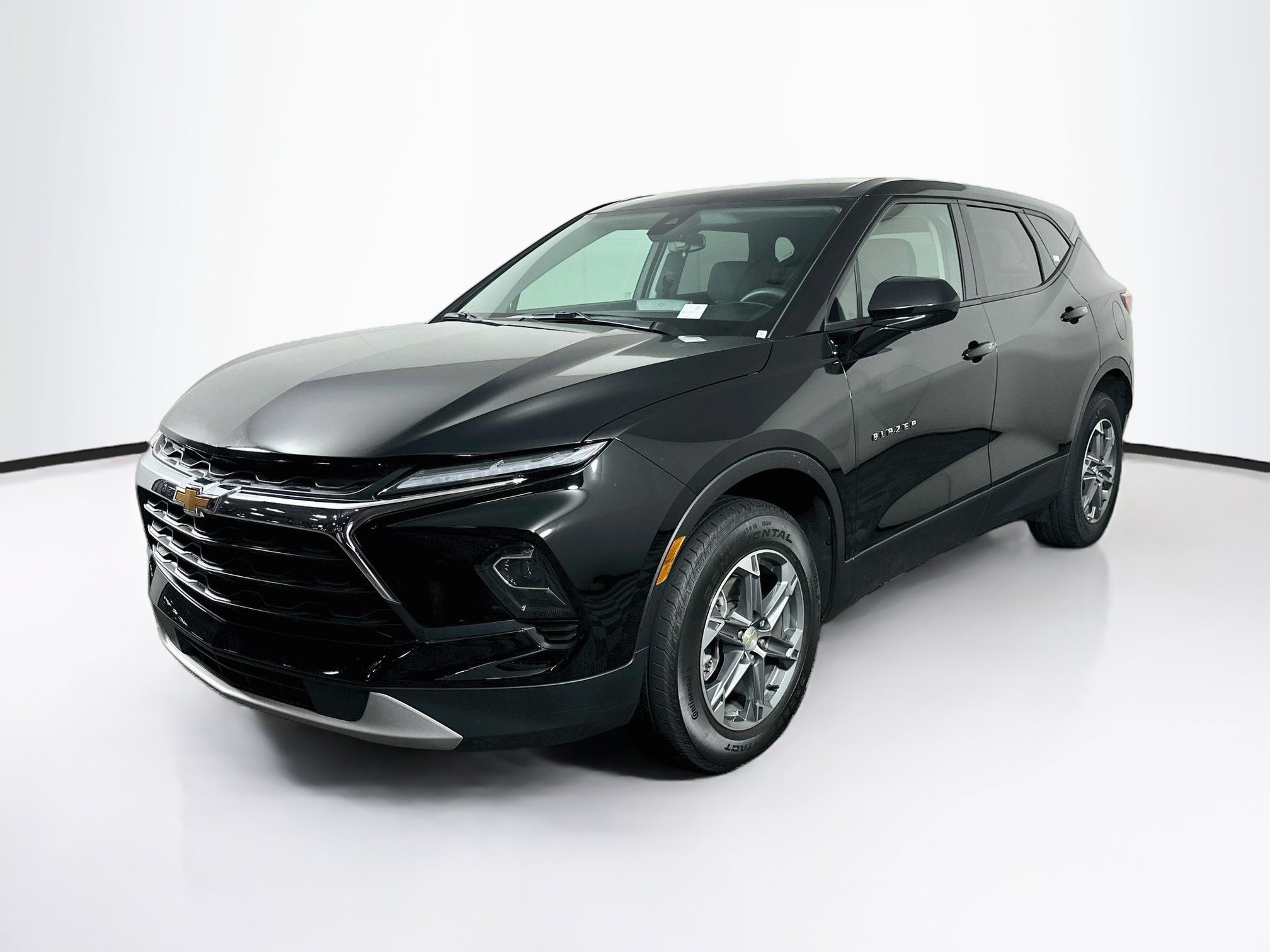 Used 2026 Chevrolet Blazer LT FWD image 3