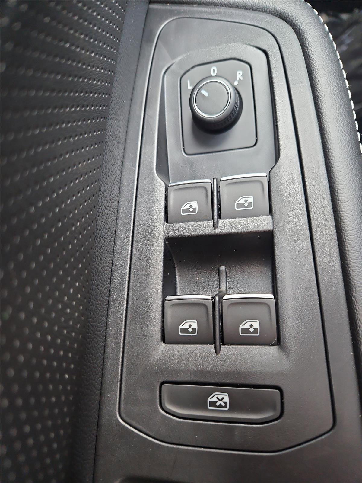 New 2026 Volkswagen Atlas SE image 13