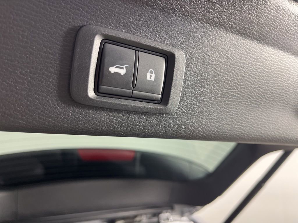 Used 2024 Mitsubishi Outlander SE image 11