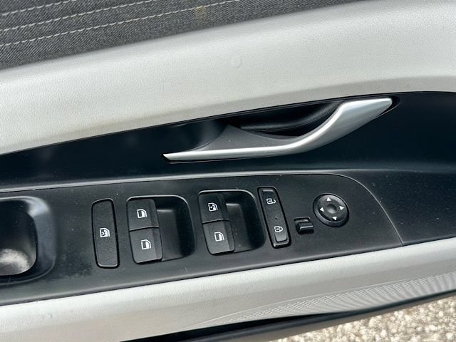 Used 2021 Hyundai Elantra Limited FWD image 19