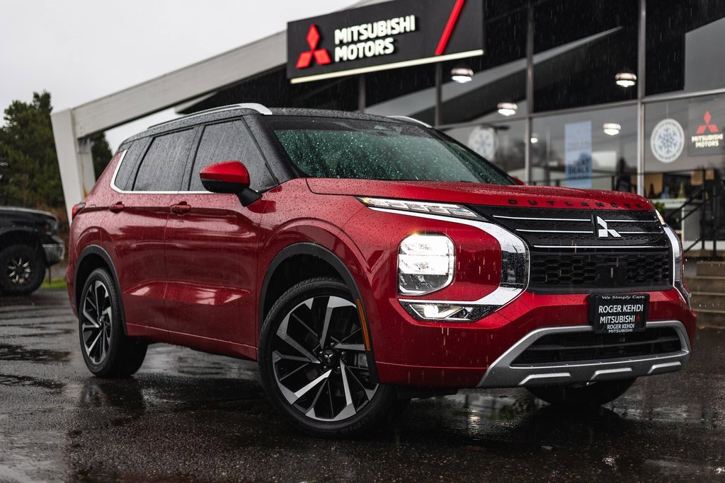 Used 2024 Mitsubishi Outlander SEL image 1