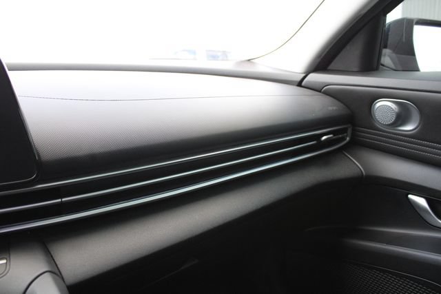 Used 2023 Hyundai Elantra Limited FWD image 22
