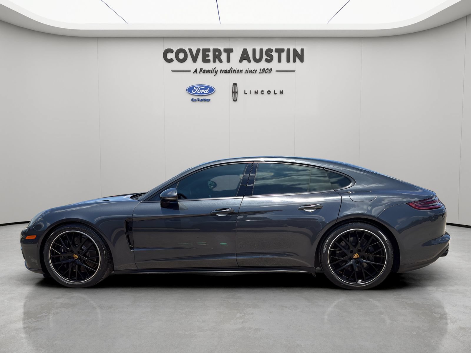 Used 2019 Porsche Panamera 4 AWD/4WD image 2