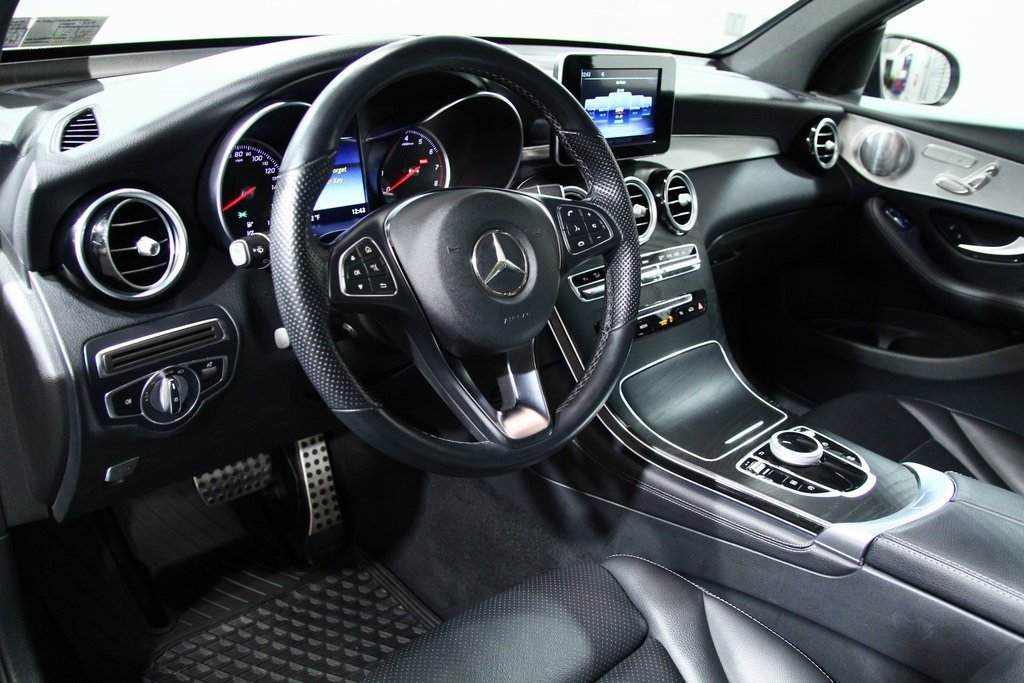 Used 2019 Mercedes-Benz GLC 300 4MATIC image 5
