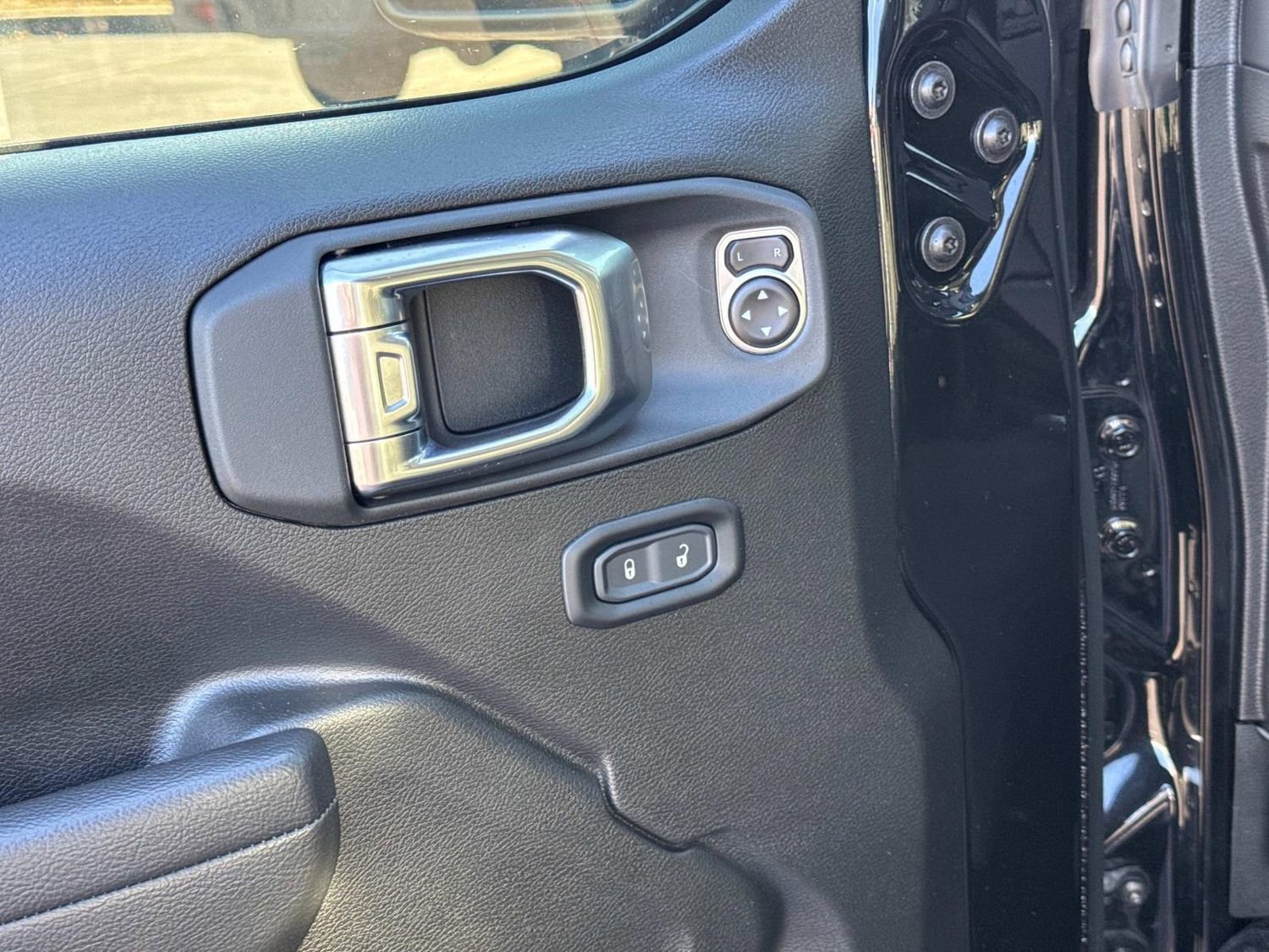 Used 2025 Jeep Gladiator Rubicon w/ Convenience Group image 25