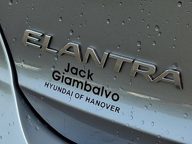 Used 2017 Hyundai Elantra Limited w/ Limited Tech Package 04 FWD image 31