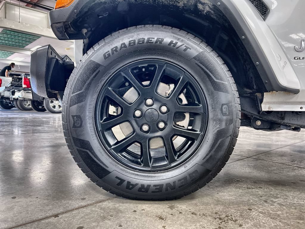 Used 2023 Jeep Gladiator Overland AWD/4WD image 11