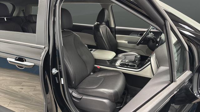 Used 2024 Kia Carnival LX FWD image 23
