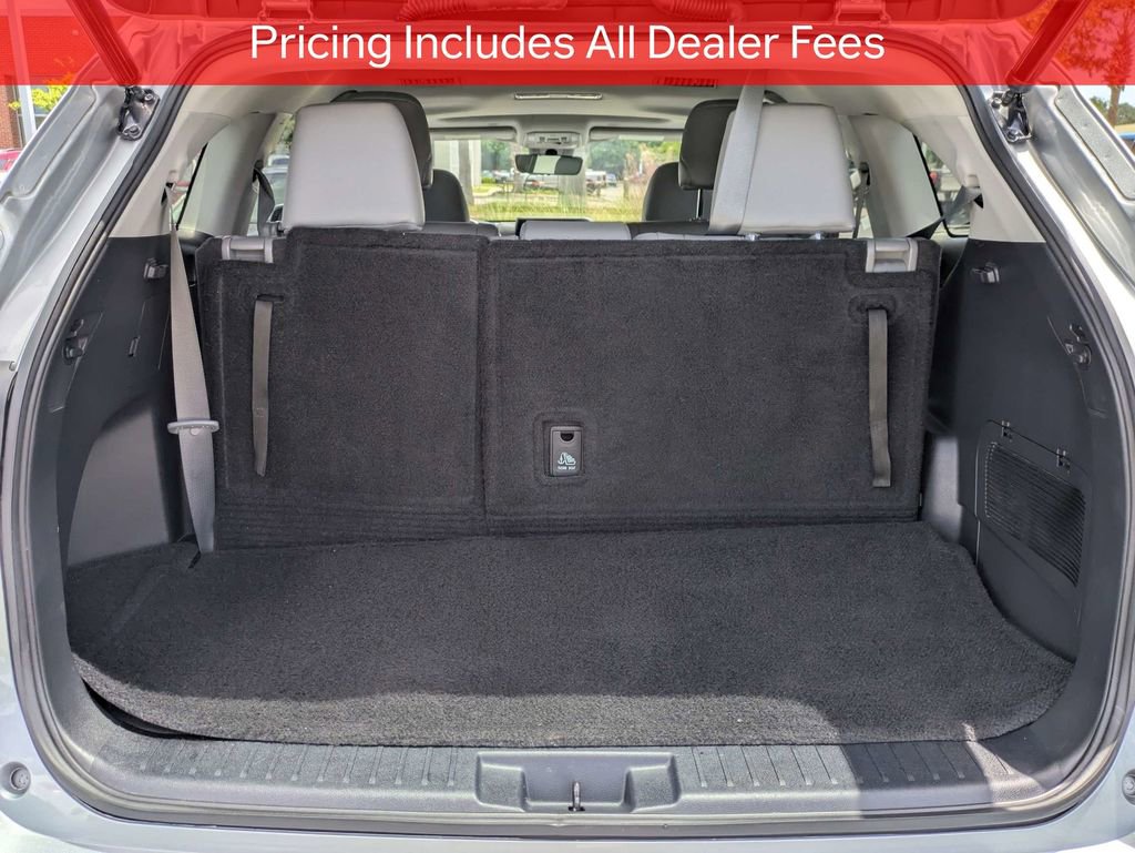 Used 2023 Toyota Highlander XLE FWD image 14