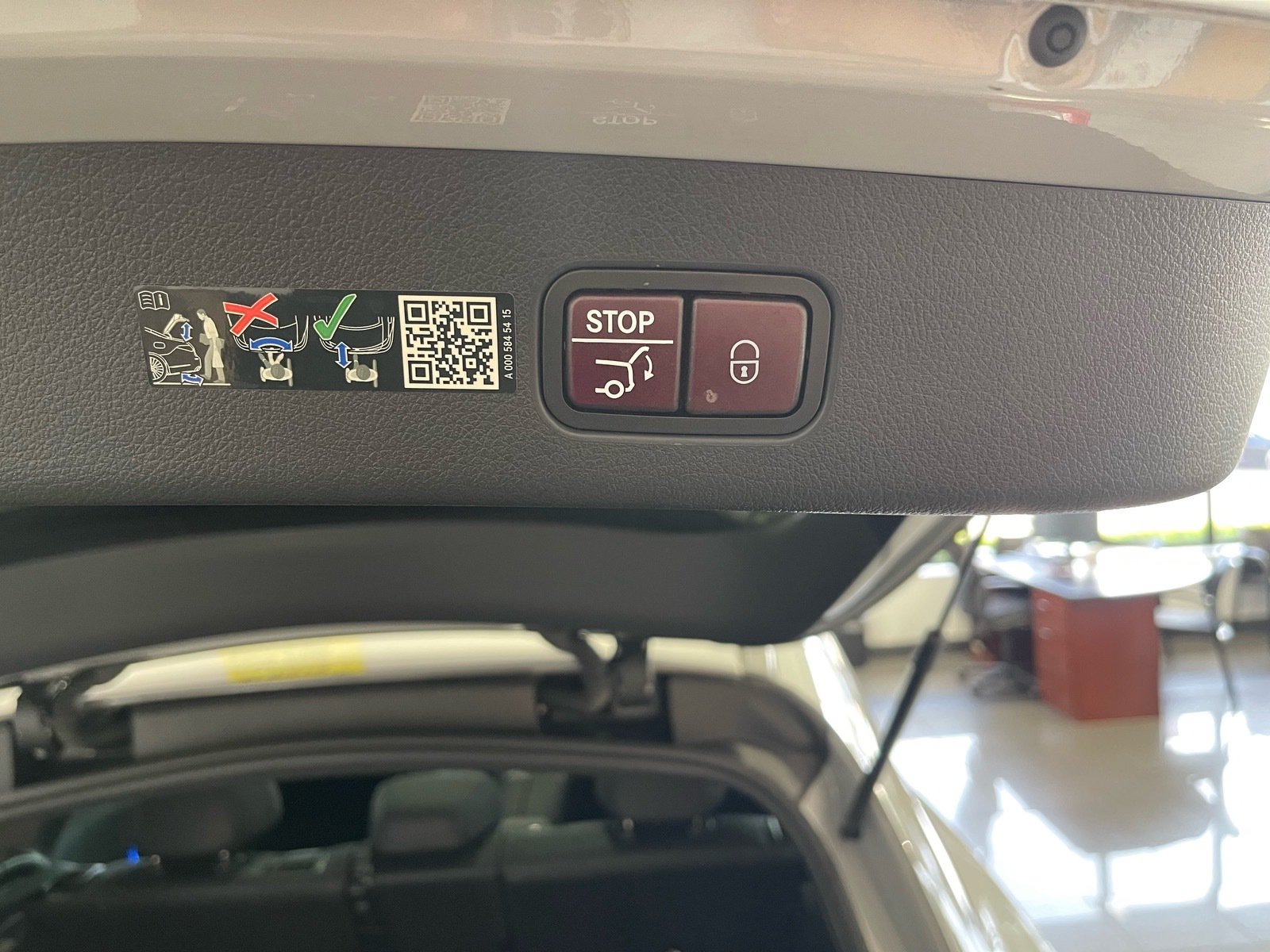 Used 2025 Mercedes-Benz GLC 300 4MATIC image 35