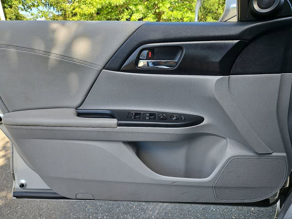 Used 2013 Honda Accord EX image 16