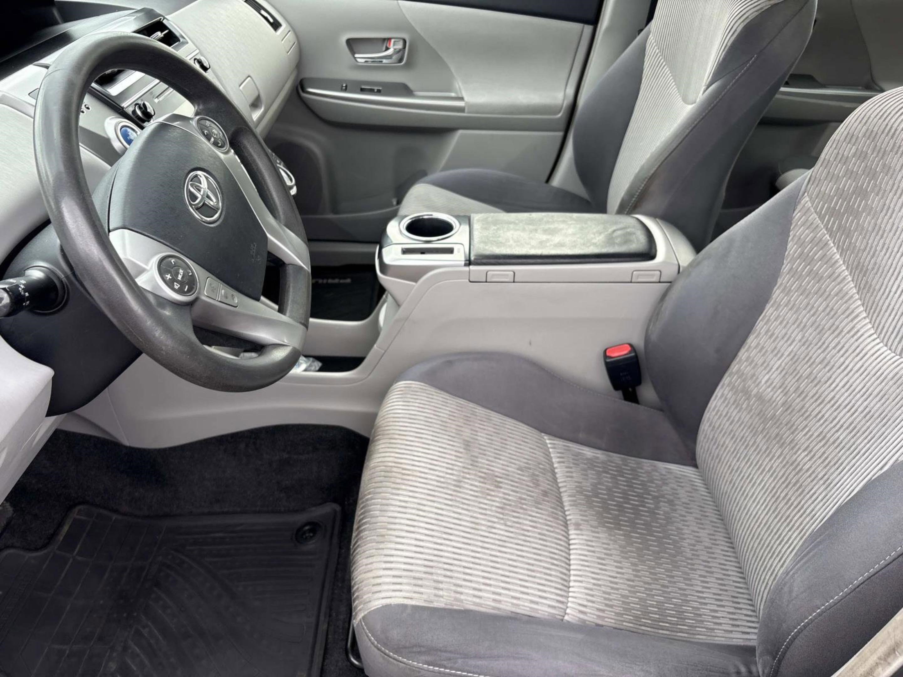 Used 2016 Toyota Prius V Two image 26