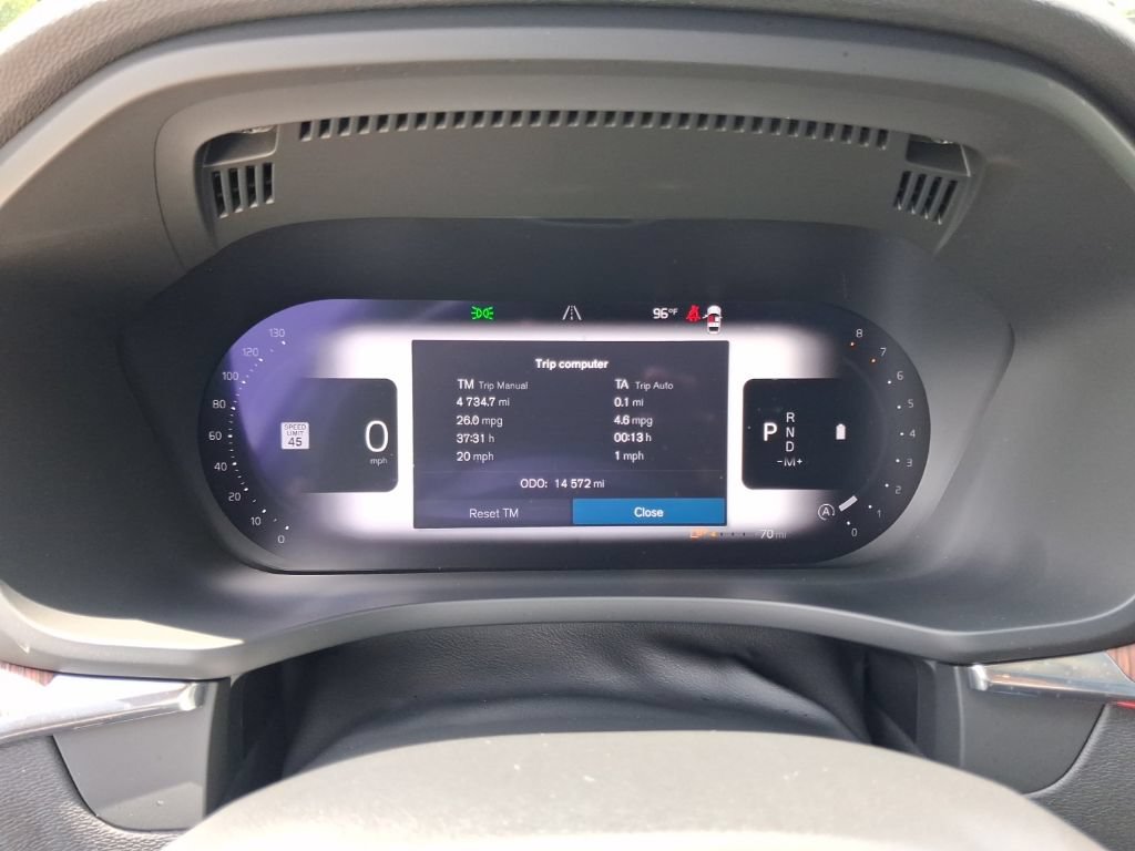 Certified 2024 Volvo XC60 B5 Plus AWD/4WD image 18