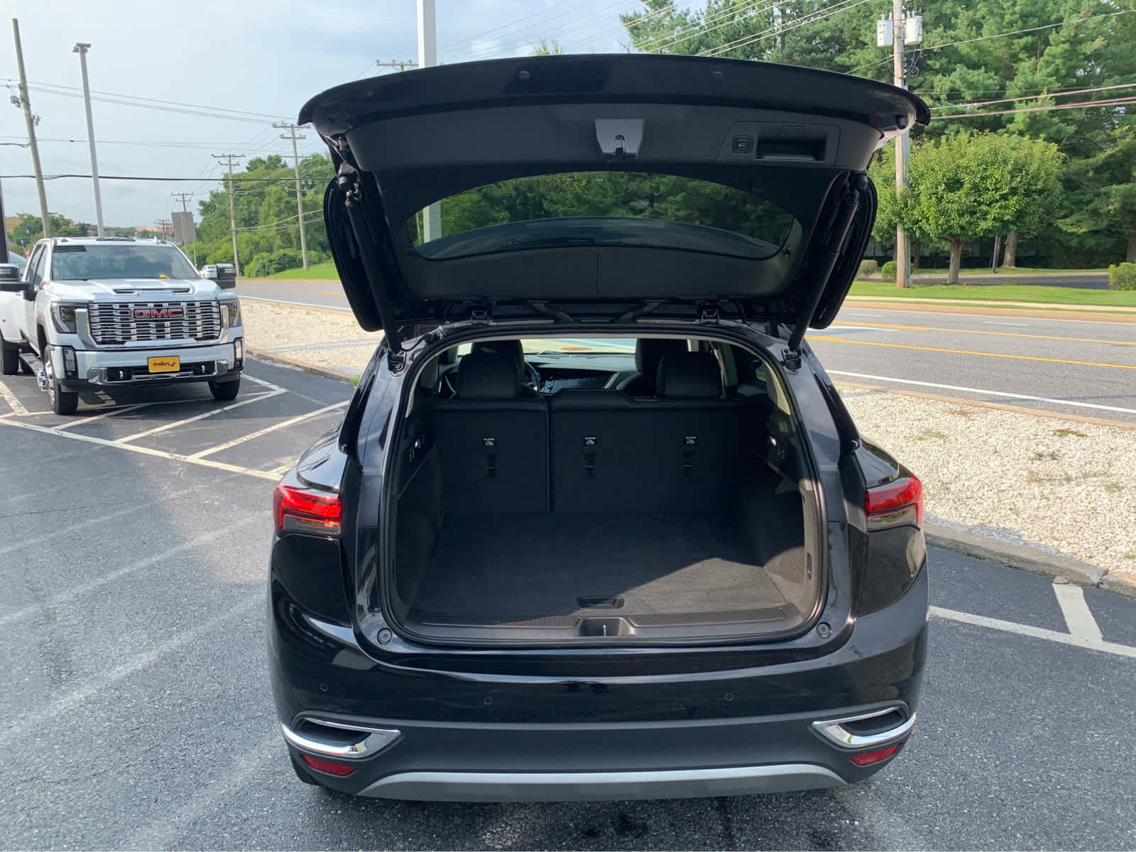 Used 2022 Buick Envision Essence w/ Technology Package I AWD/4WD image 5