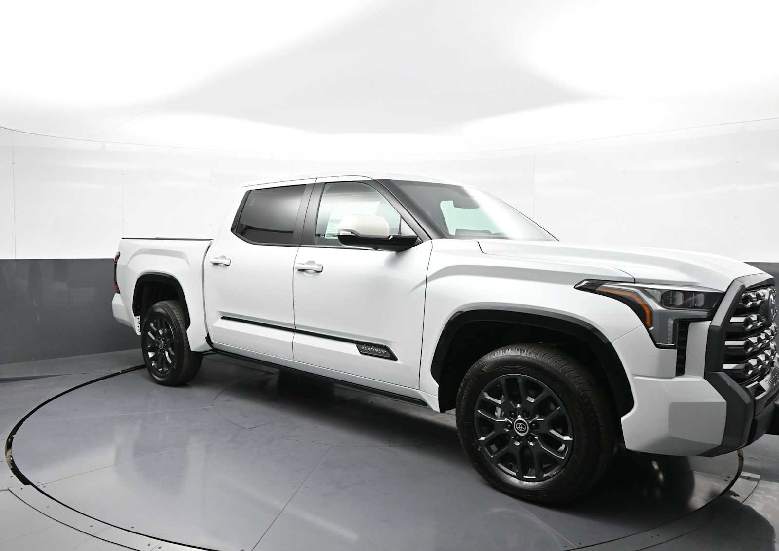 New 2024 Toyota Tundra Platinum AWD/4WD image 4