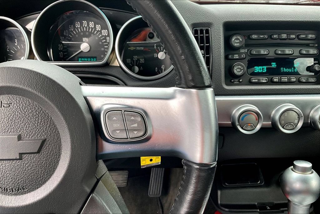 Used 2003 Chevrolet SSR w/ Preferred Equipment Group RWD image 15