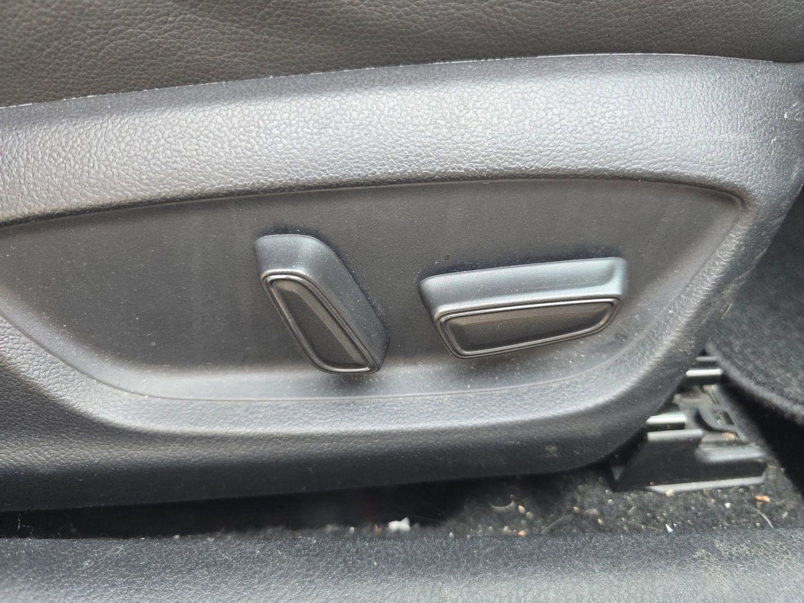 Used 2018 Toyota Camry XSE image 13