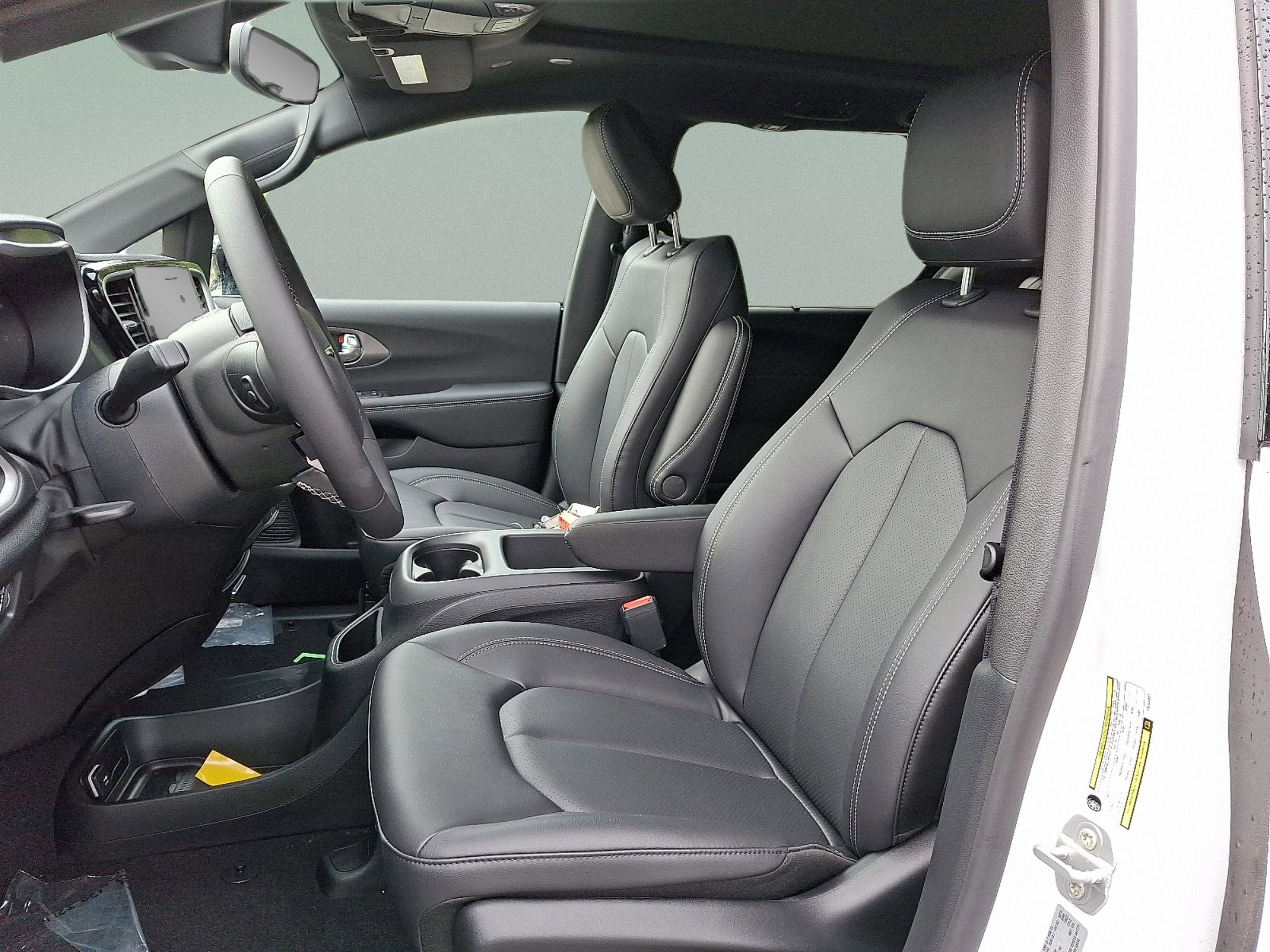 New 2026 Chrysler Pacifica Select image 9