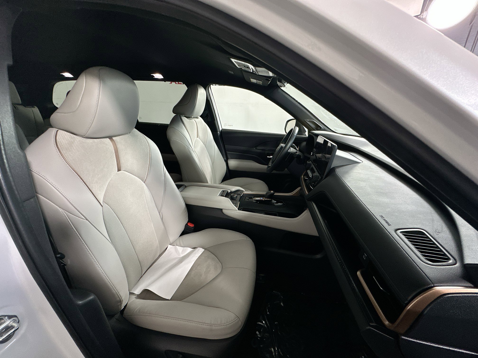 Used 2024 Toyota Grand Highlander AWD Hybrid image 28