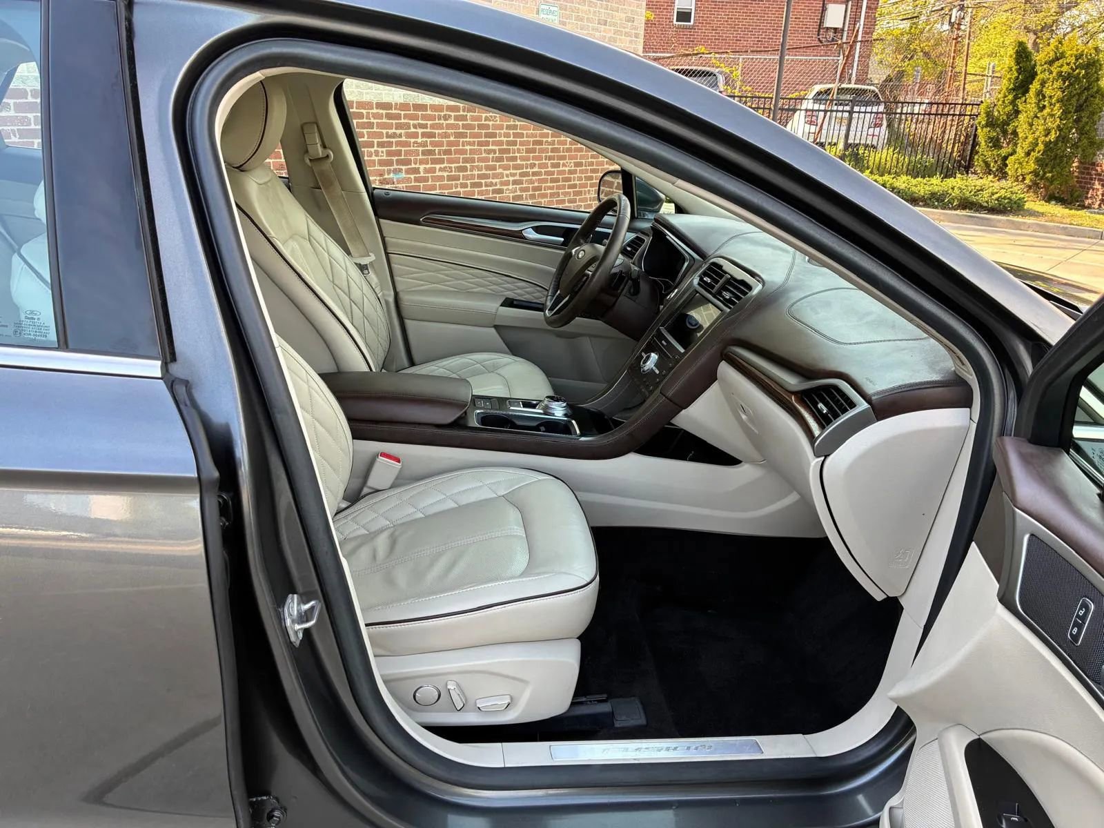 Used 2017 Ford Fusion Platinum AWD/4WD image 9