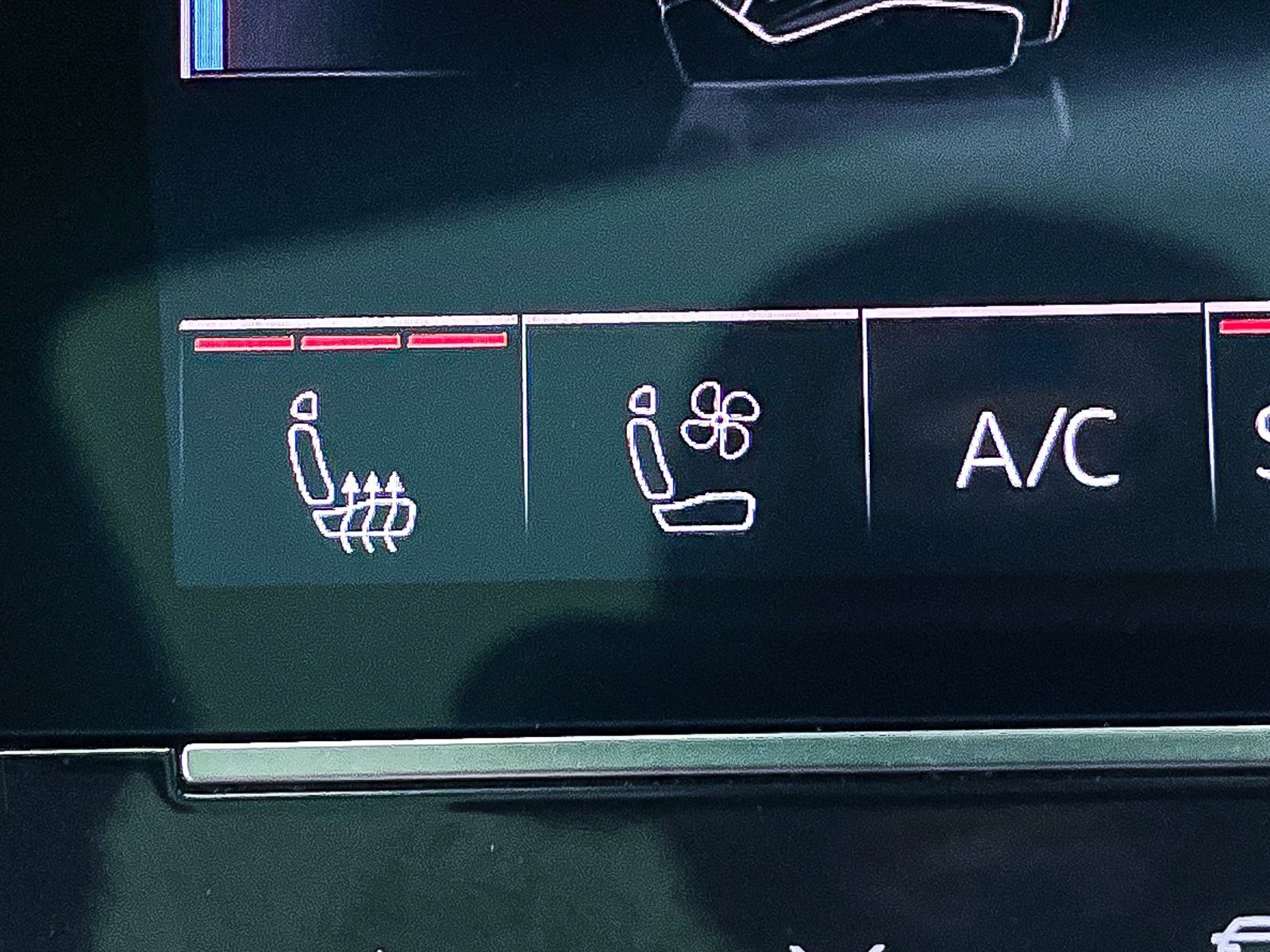 Used 2024 Audi Q8 e-tron Prestige image 28