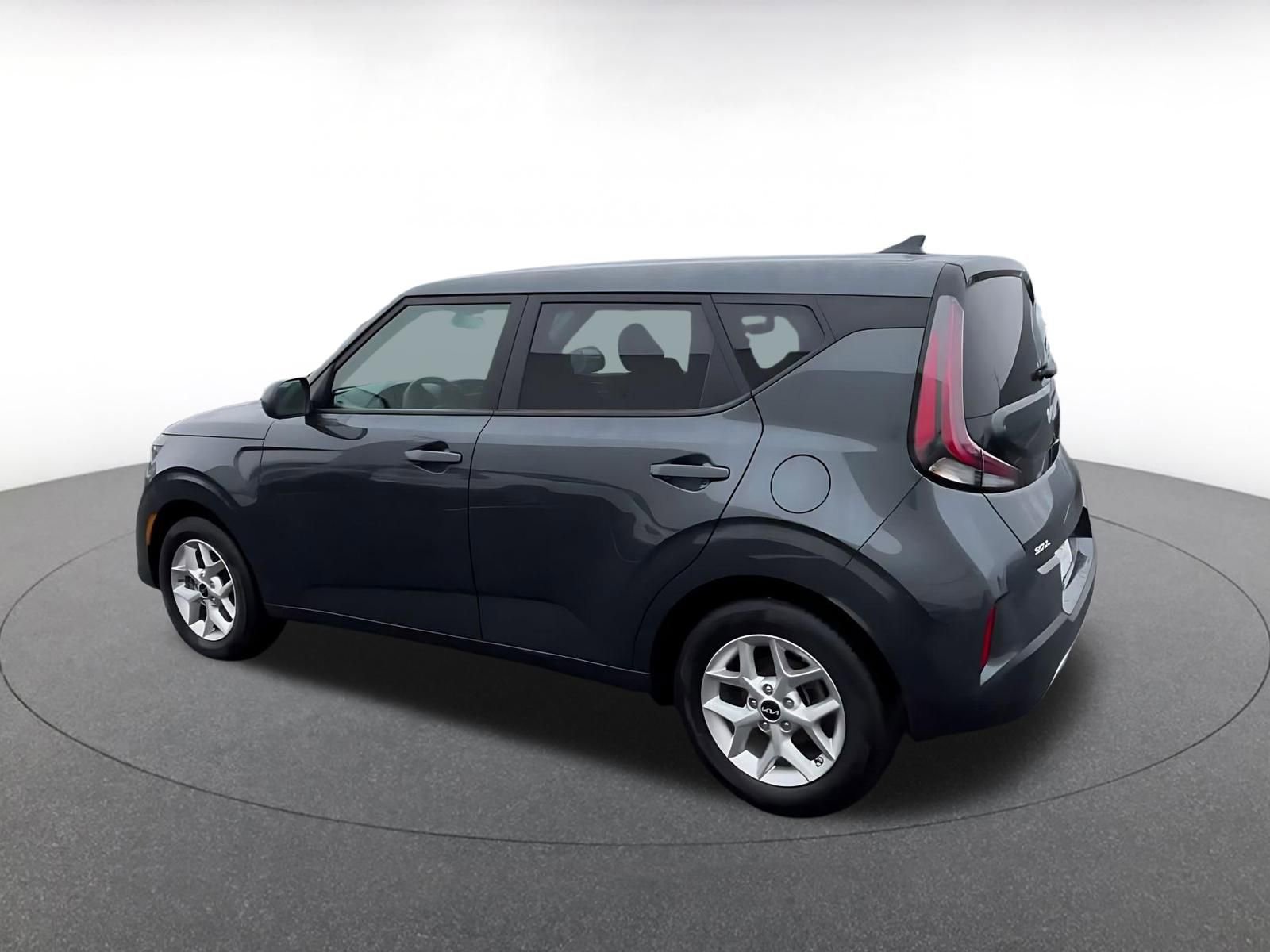 Used 2025 Kia Soul LX w/ LX Technology Package FWD image 10