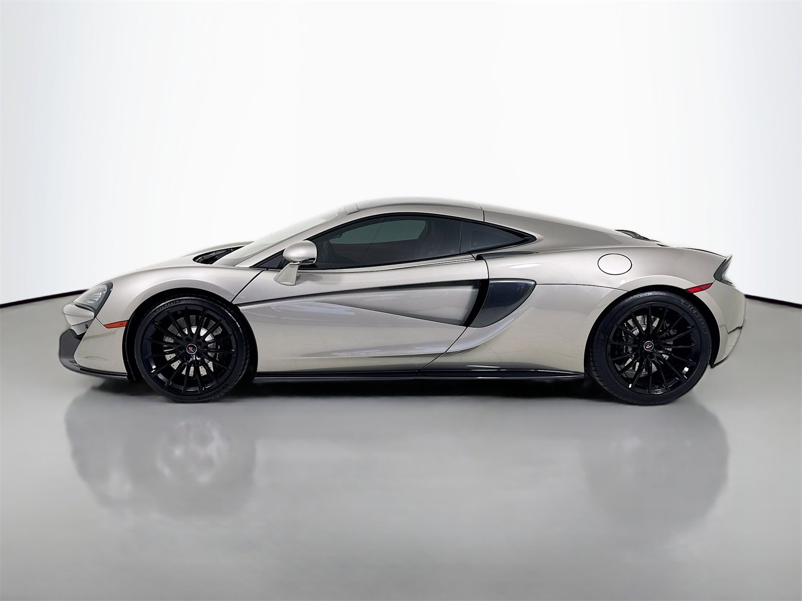 Used 2017 McLaren 570S Base image 4
