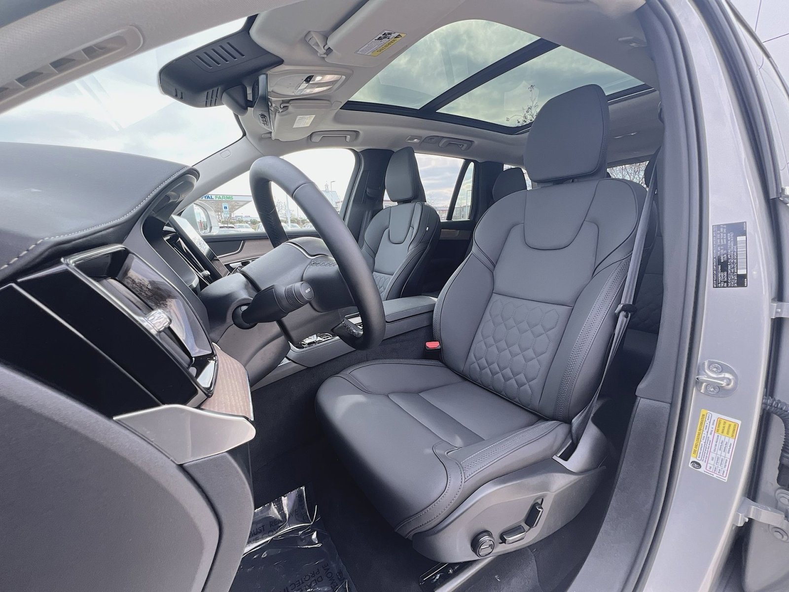 Certified 2025 Volvo XC90 B6 Plus AWD/4WD image 21