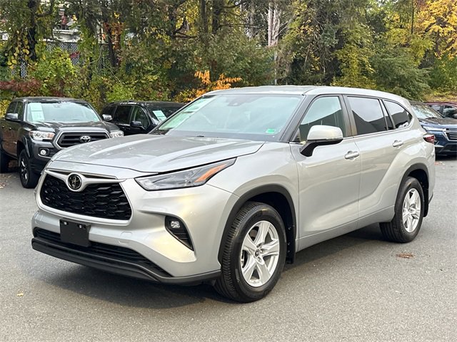 Certified 2024 Toyota Highlander LE image 2