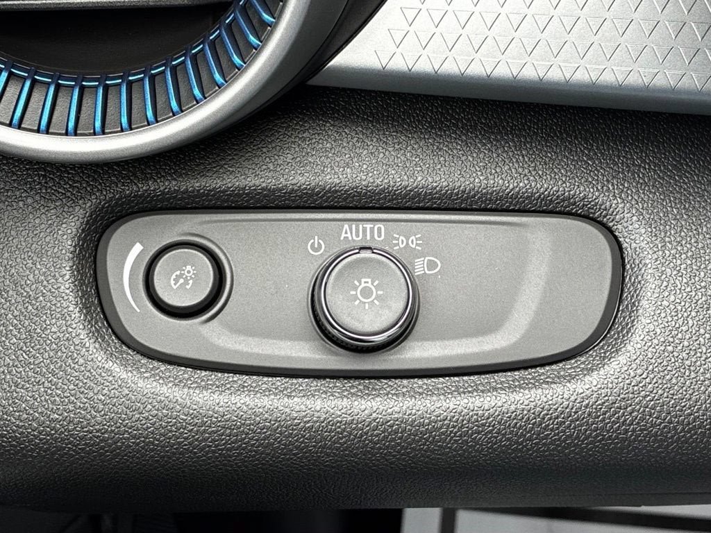 New 2026 Chevrolet Trax LS w/ LS Convenience Package FWD image 5