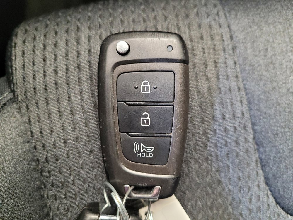 Used 2023 Hyundai Santa Fe SE image 32