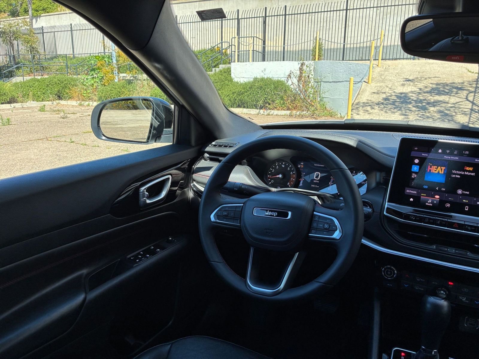 Used 2025 Jeep Compass Trailhawk image 33