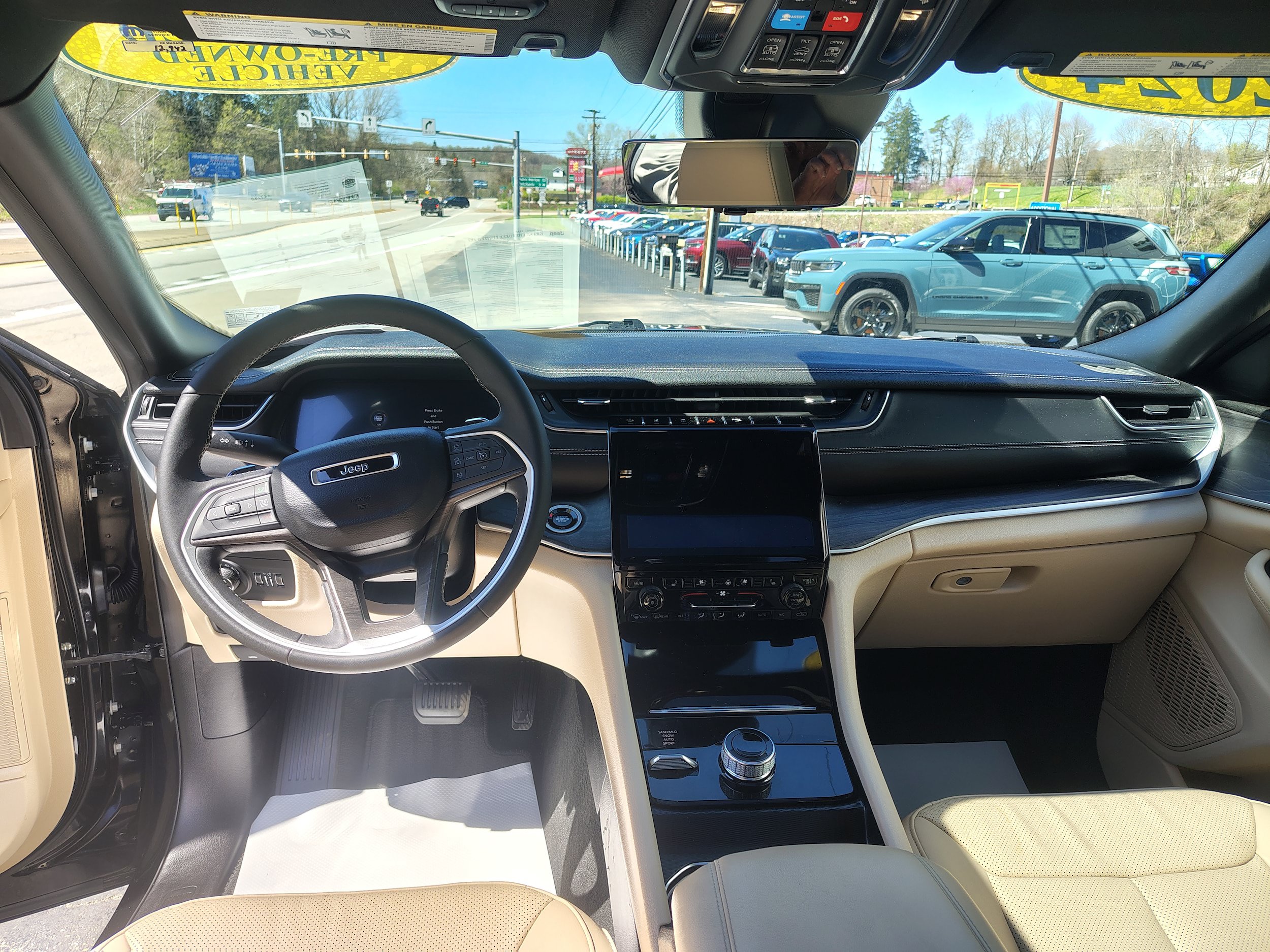 Certified 2024 Jeep Grand Cherokee Limited w/ Luxury Tech Group II AWD/4WD image 25