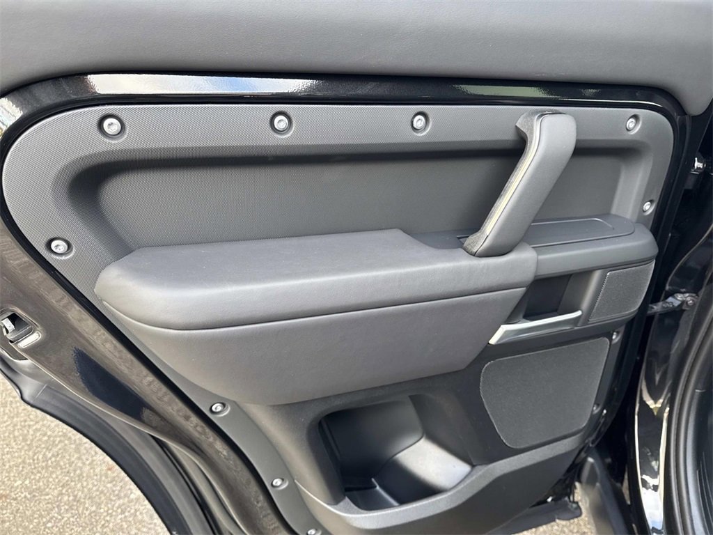 New 2026 Land Rover Defender 110 X-Dynamic SE image 11