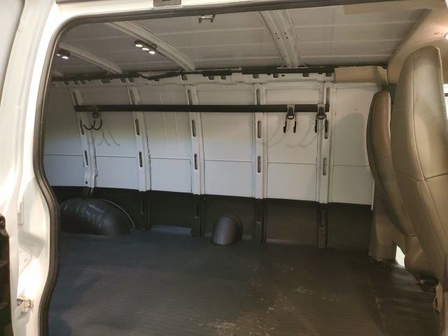 Used 2022 GMC Savana 3500 Extended w/ Driver Convenience Package image 26