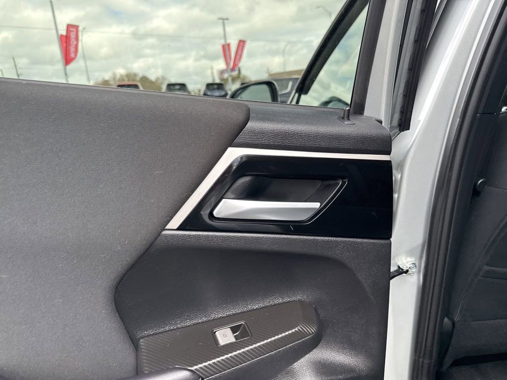 Used 2024 Mitsubishi Outlander ES image 32