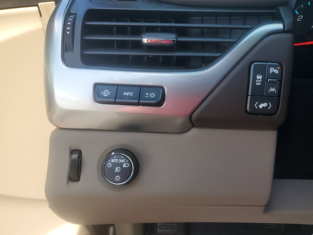 Used 2018 Chevrolet Suburban Premier RWD image 25