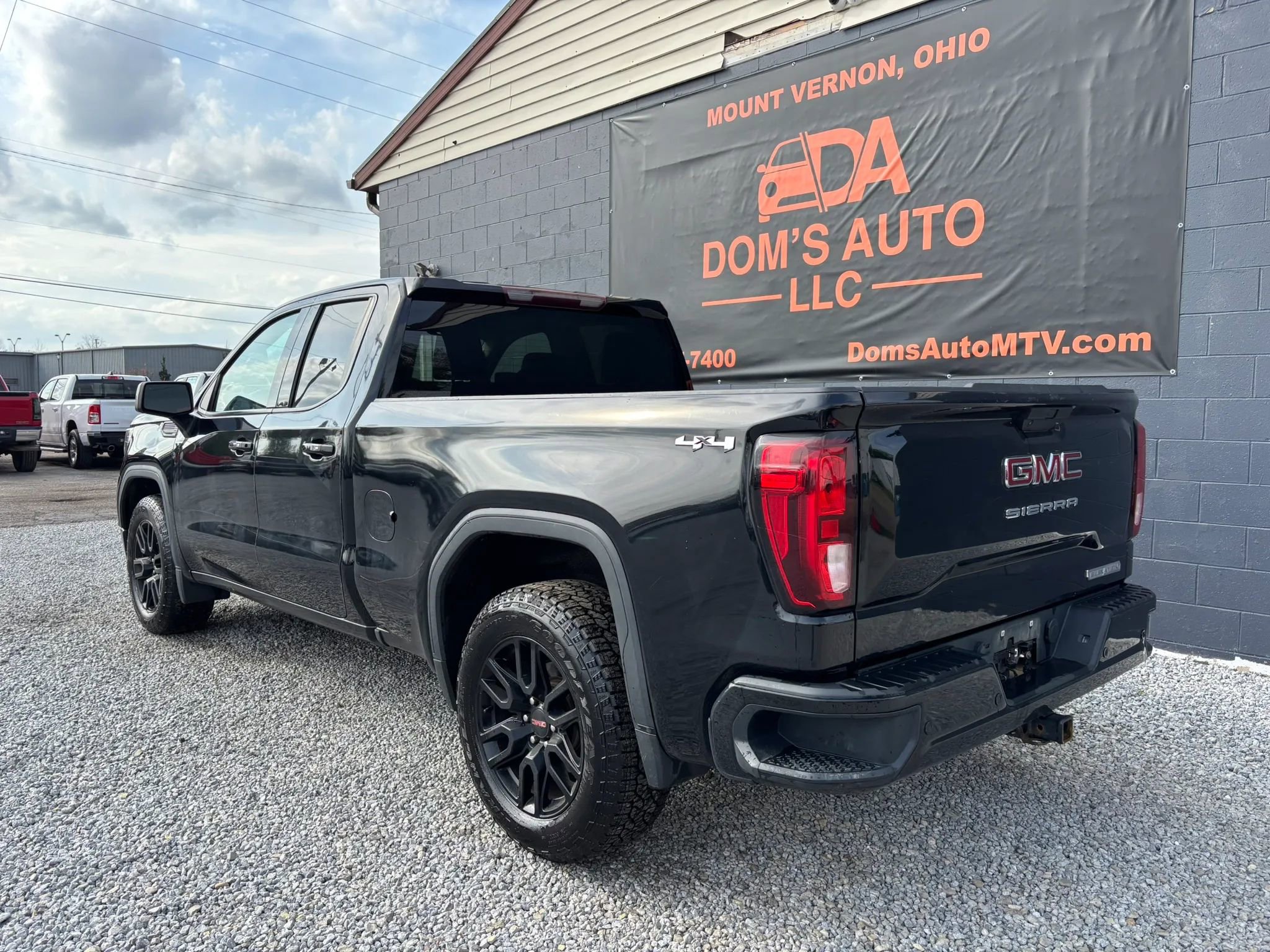 Used 2020 GMC Sierra 1500 Elevation w/ Elevation Value Package AWD/4WD image 3