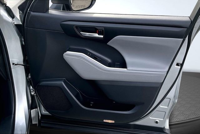 Used 2023 Toyota Highlander L image 31