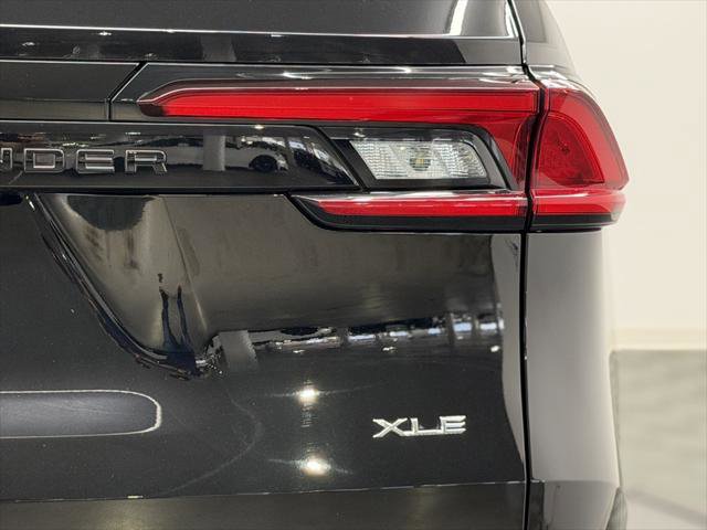 Certified 2025 Toyota Grand Highlander FWD image 12