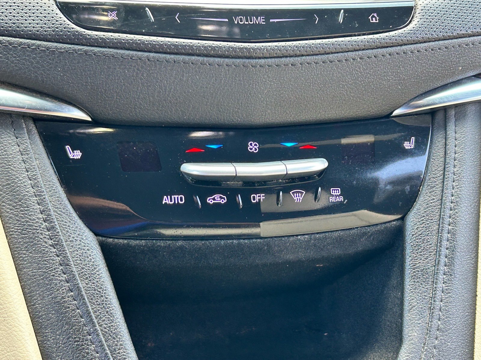 Used 2017 Cadillac XT5 Luxury w/ Driver Awareness Package FWD image 16