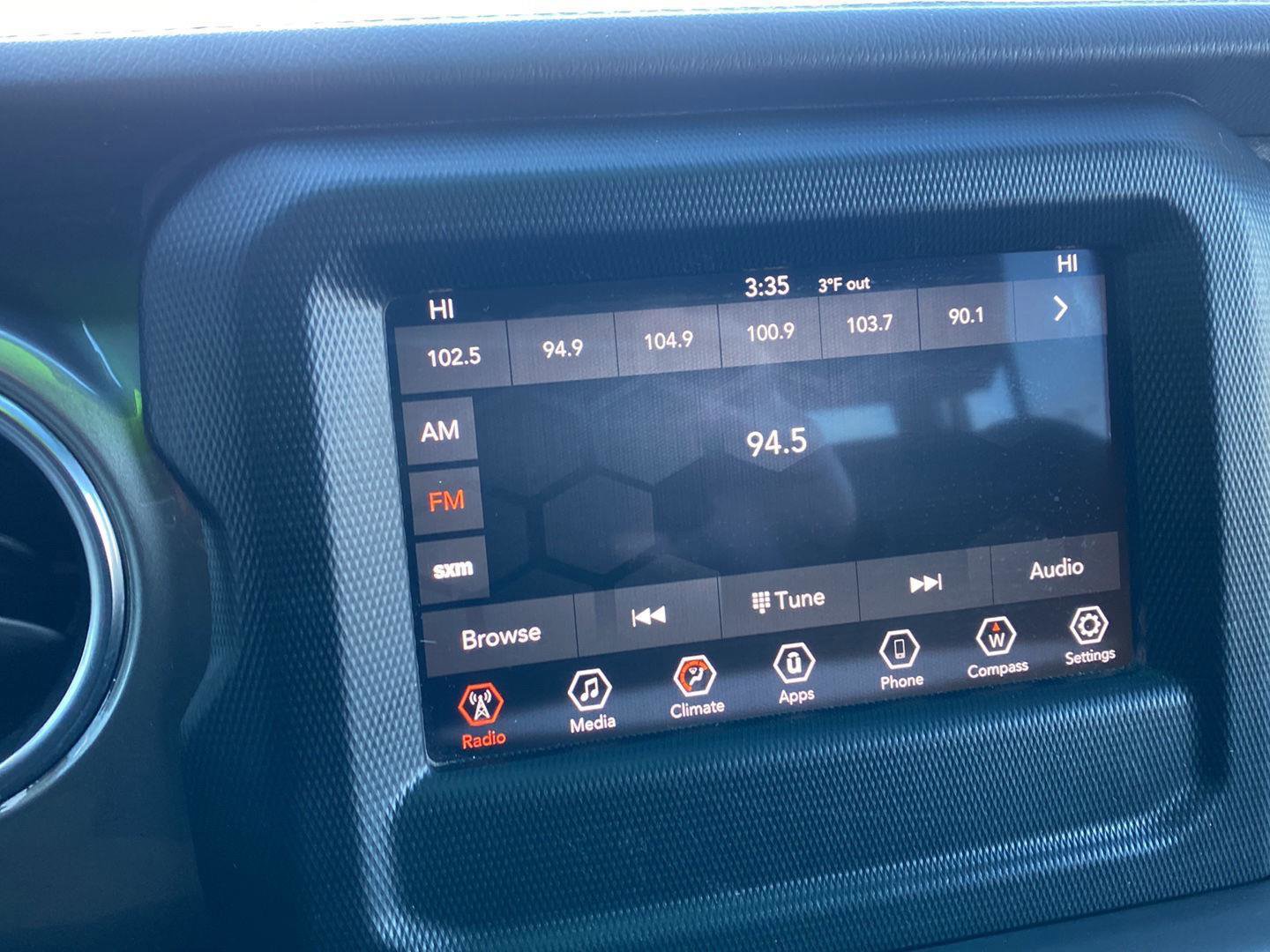 Used 2019 Jeep Wrangler Unlimited Sahara image 12