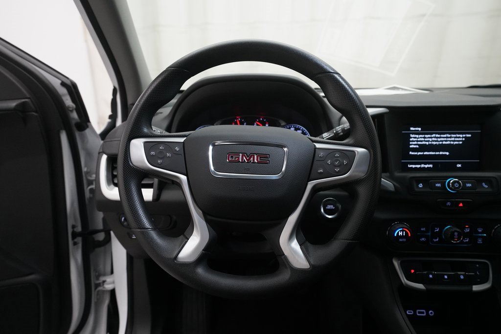 Used 2023 GMC Terrain SLE w/ Driver Convenience Package image 4