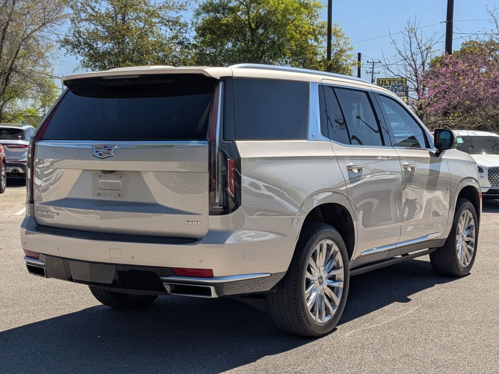 Used 2023 Cadillac Escalade Premium Luxury image 3