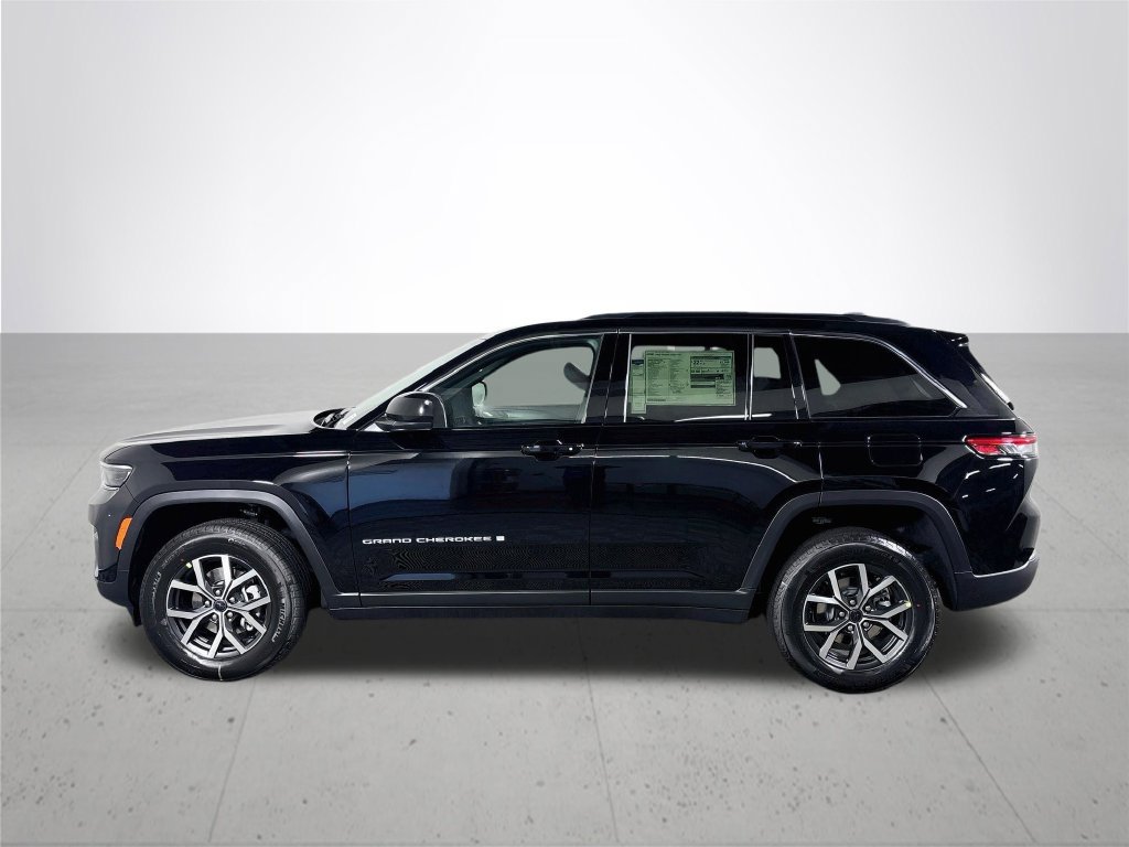 New 2027 Jeep Grand Cherokee Laredo X RWD image 9