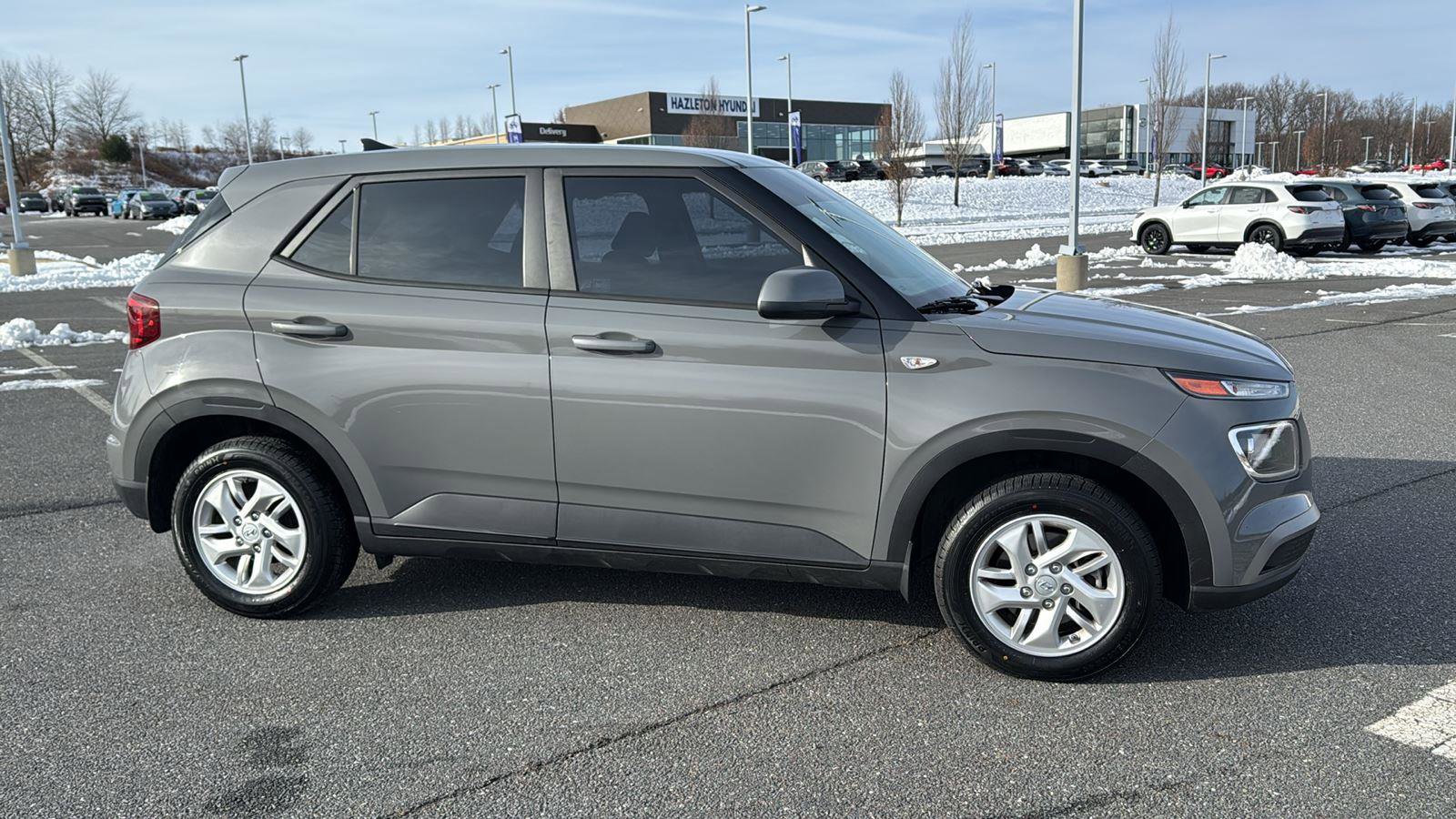 Used 2021 Hyundai Venue SE image 3