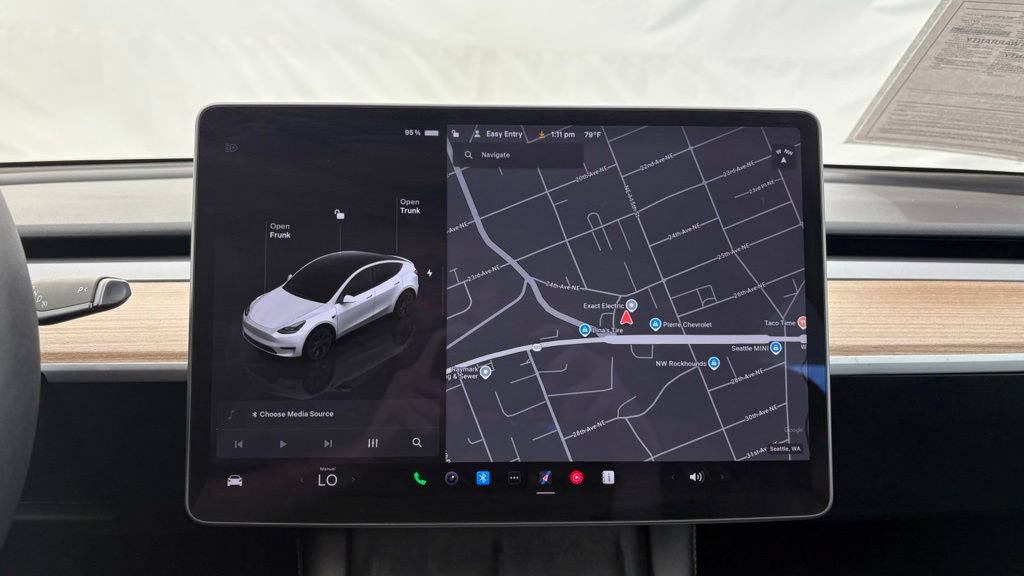 Used 2024 Tesla Model Y Long Range AWD/4WD image 38