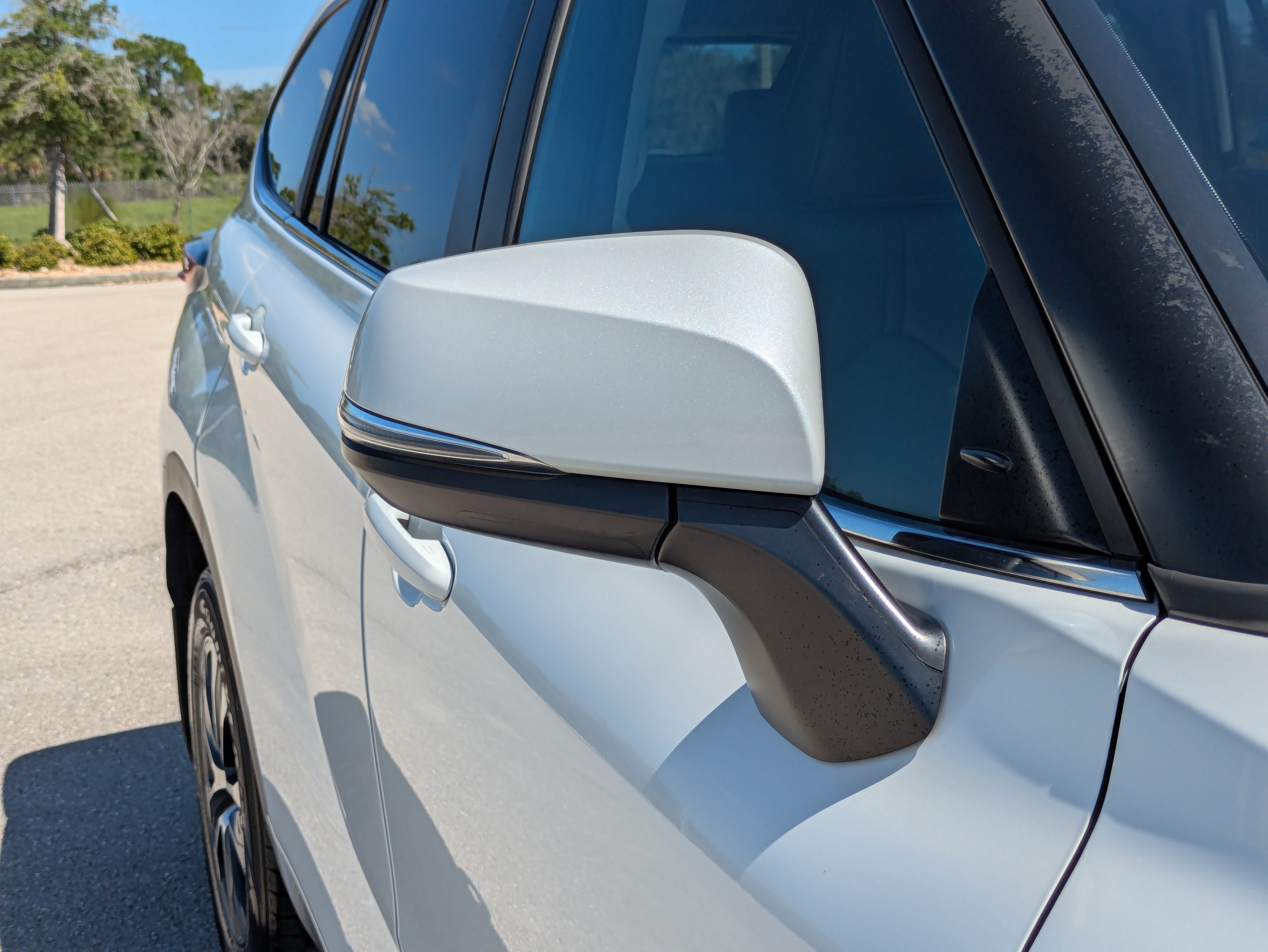 Used 2023 Toyota Highlander XLE AWD/4WD image 12