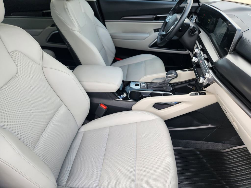 Used 2025 Kia Telluride S image 13