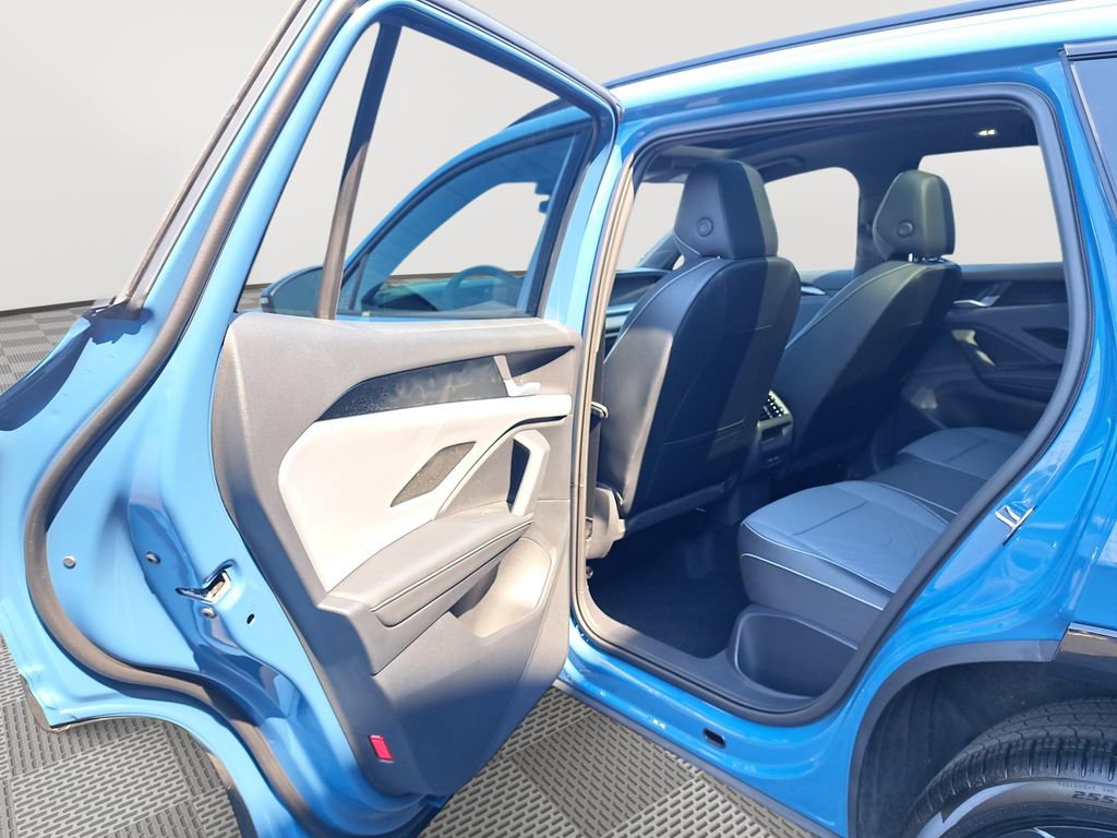 New 2025 Volkswagen Tiguan SE R-Line AWD/4WD image 13